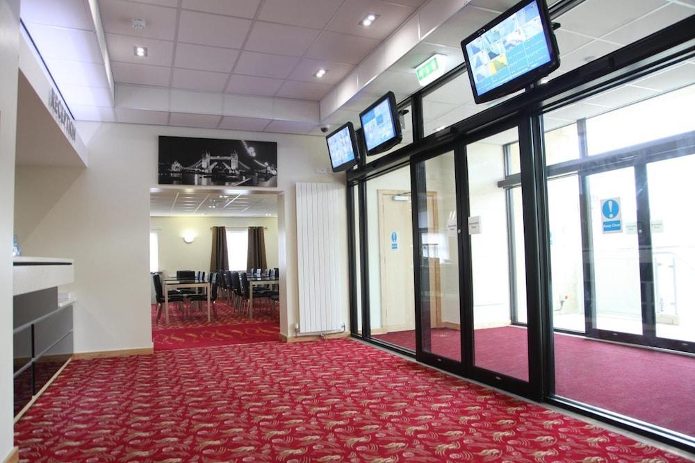Cambridge Hotel Huddersfield Eksteriør billede