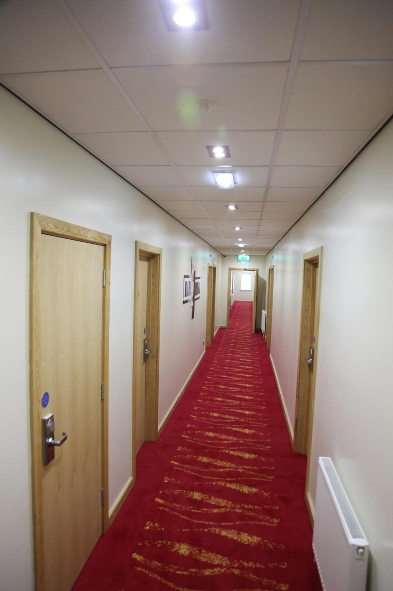 Cambridge Hotel Huddersfield Eksteriør billede