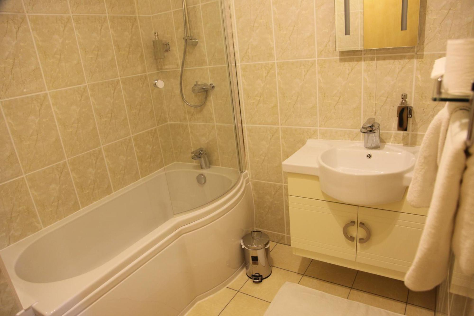 Cambridge Hotel Huddersfield Eksteriør billede