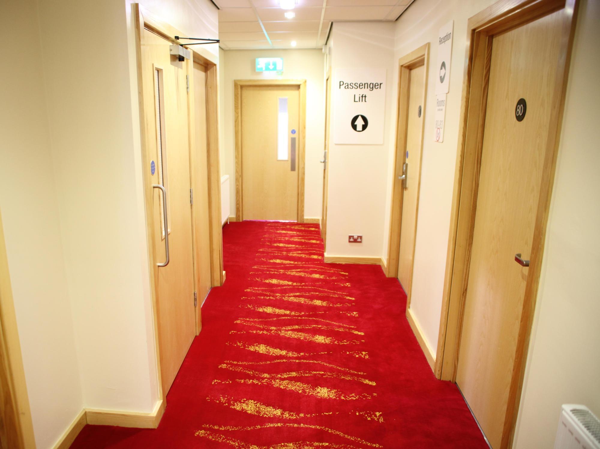 Cambridge Hotel Huddersfield Eksteriør billede