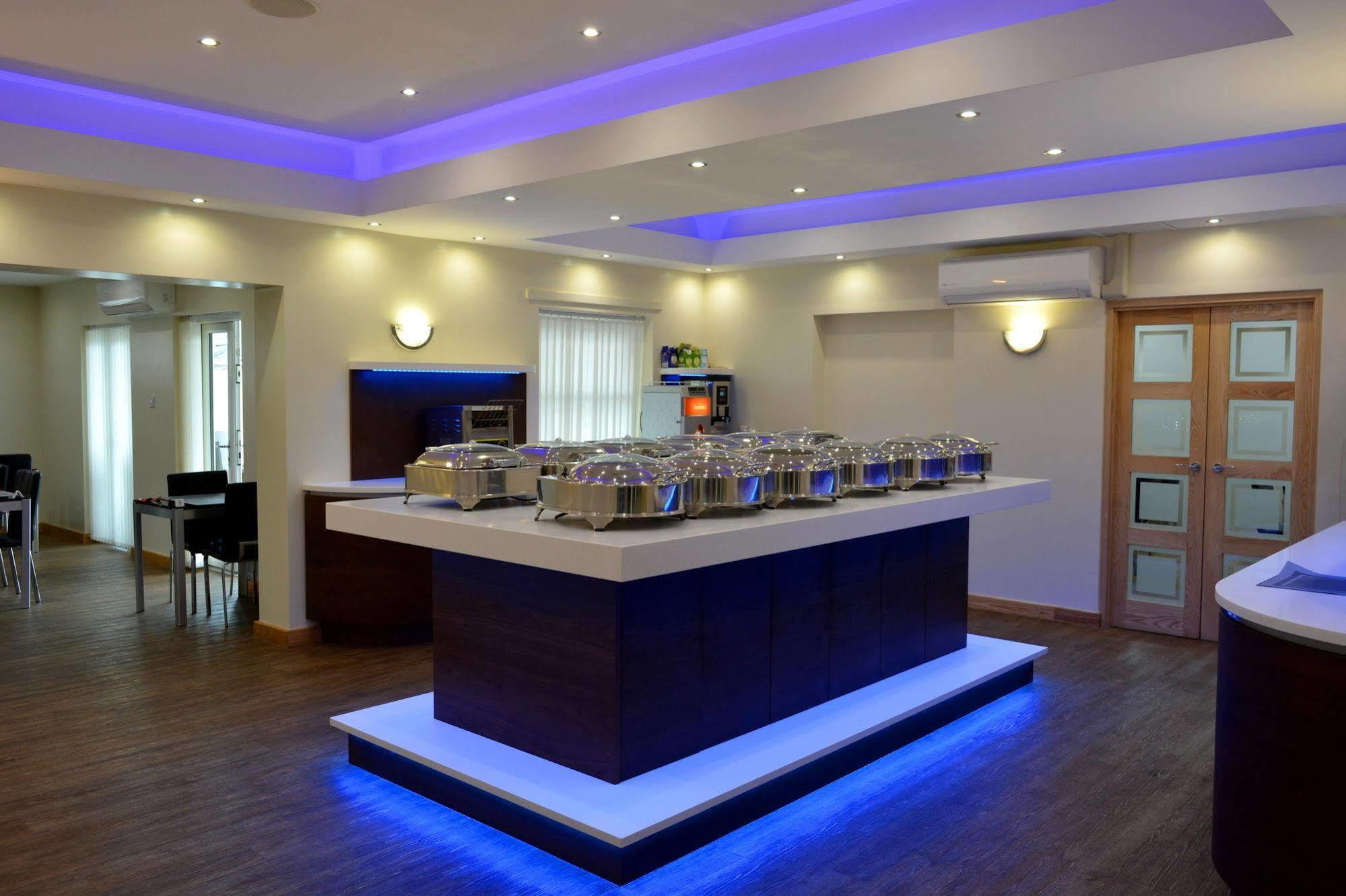 Cambridge Hotel Huddersfield Eksteriør billede