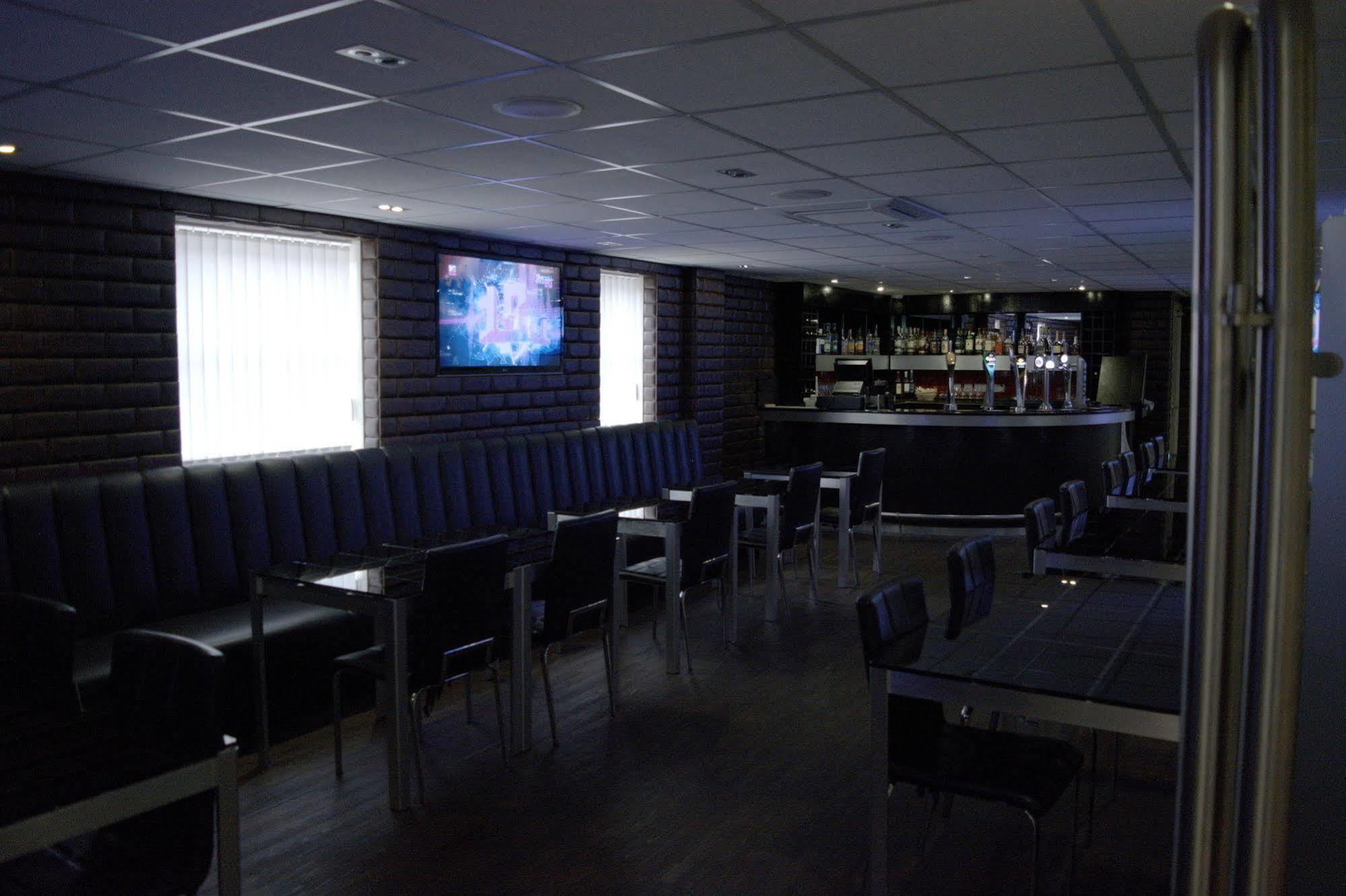 Cambridge Hotel Huddersfield Eksteriør billede
