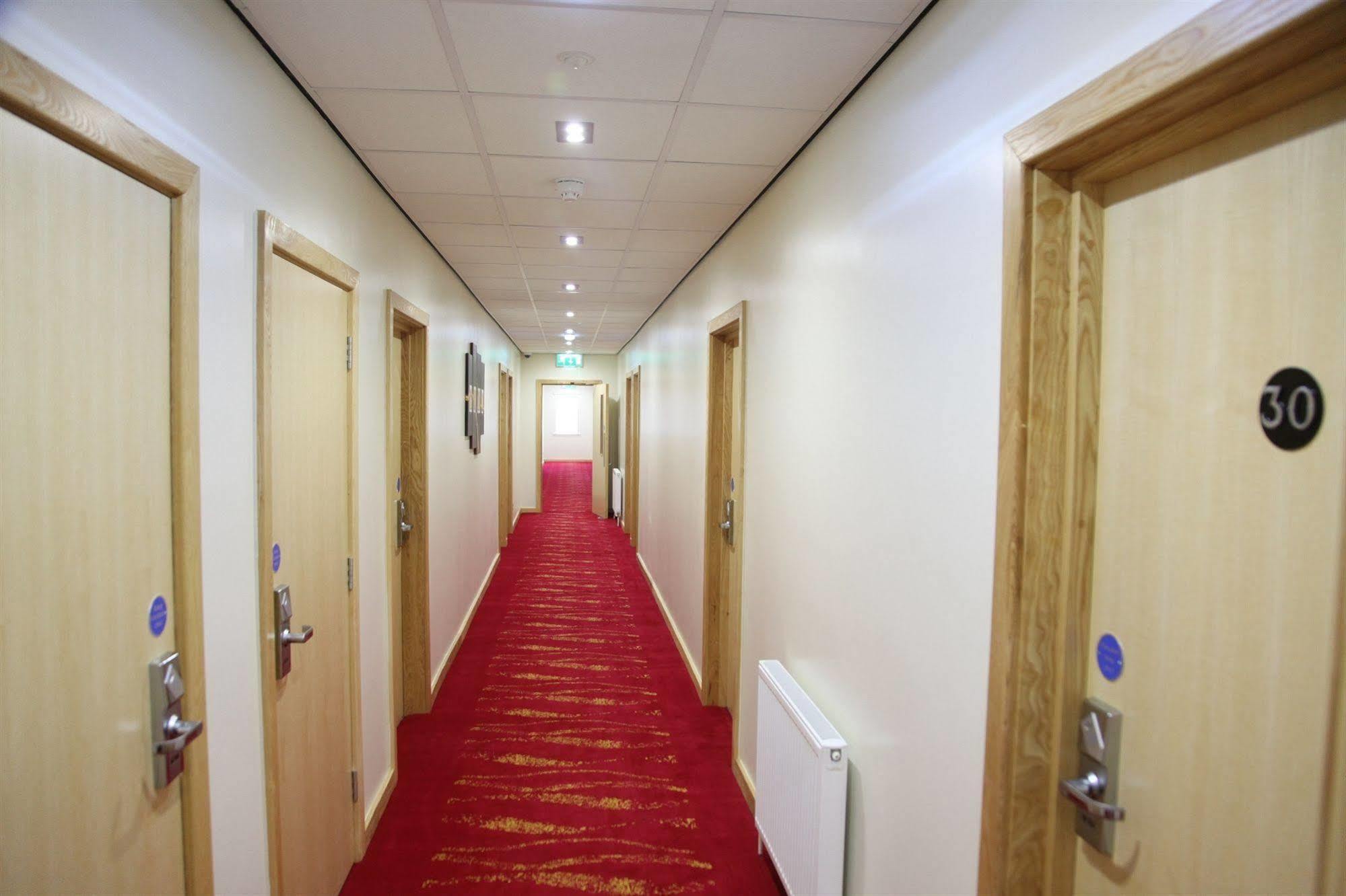 Cambridge Hotel Huddersfield Eksteriør billede